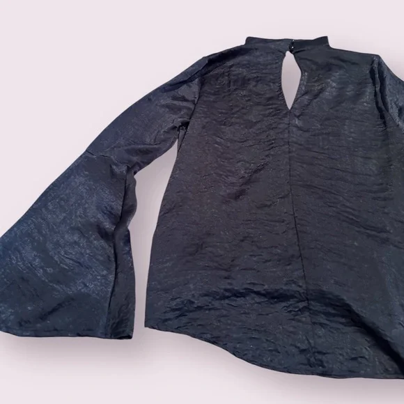 Elegant Women's Sage The Label Navy Blue Deep V Bell Sleeve Blouse Size Medium - Picture 10 of 14